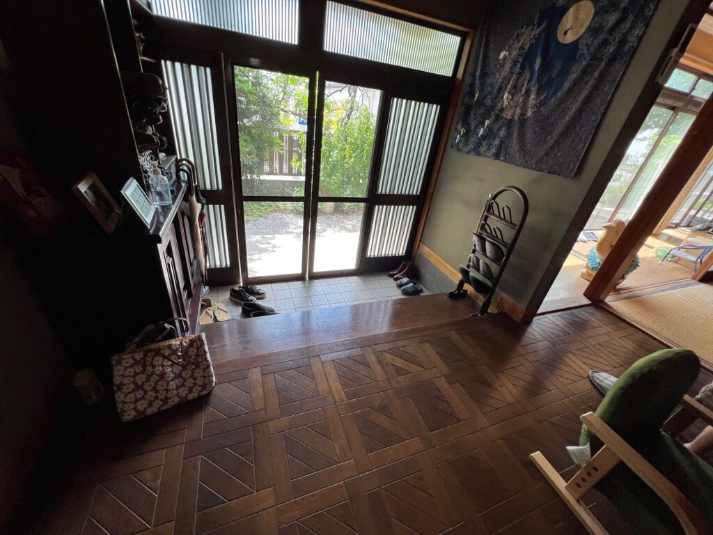 新座市リノベーション写真-玄関ホール（施工前）画像