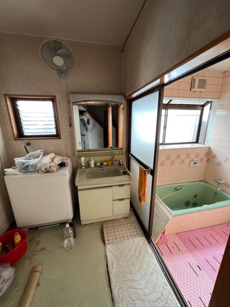 新座市リノベーション写真-洗面脱衣室（施工前）画像